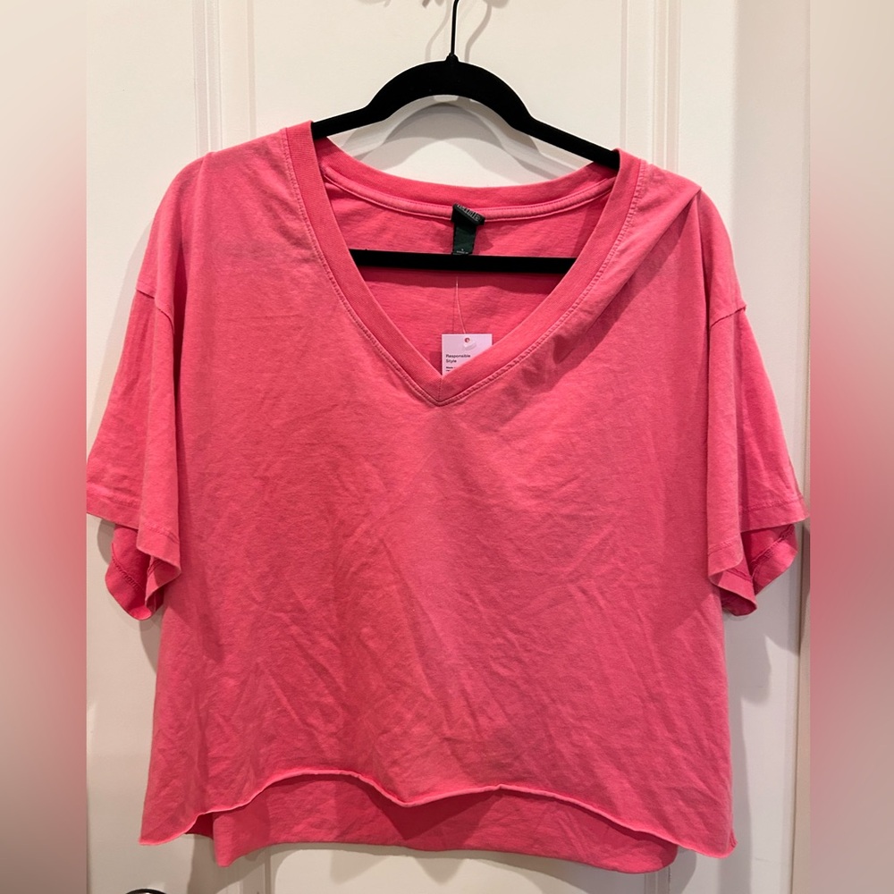 NWT pink cropped short sleeve T-shirt size large.